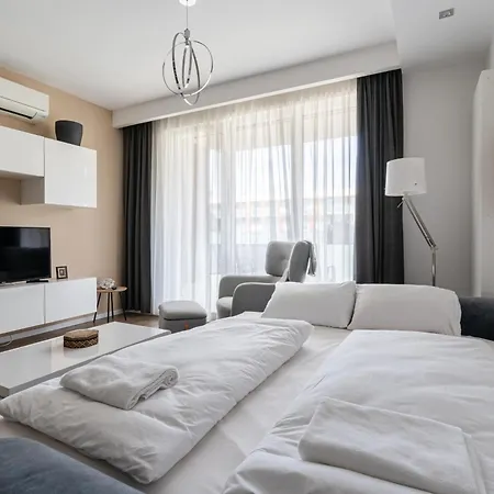 Chestnut Charm * بودابست