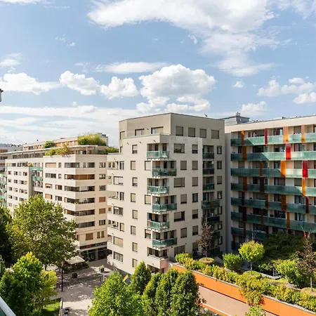 Chestnut Charm Apartment *