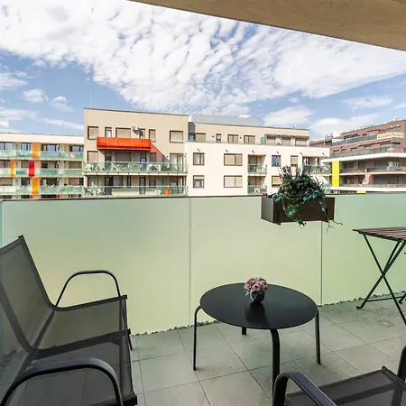 Chestnut Charm شقة